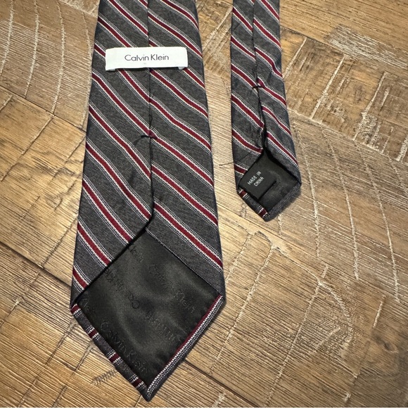 Calvin Klein Gray and Red Striped Men's Tie - Picture 5 of 6